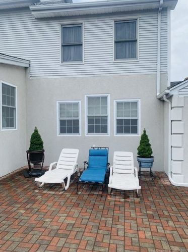 2 Oak St, Wallingford, CT 06492-1707