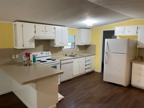 404 Fordtrand St, Ellinger, TX 78938-5112