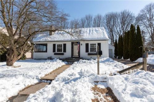 16 Carson Ave, Warwick, RI 02886-2918