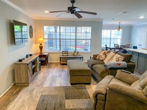115 Sendero Dr, Huntsville, TX 77340-6553