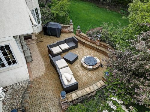 6919 Fieldstone Dr, Willowbrook IL  60527-5295 exterior