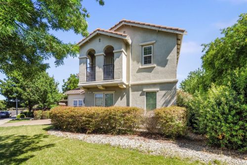 1073 Station Dr, Vacaville, CA 95688-9480