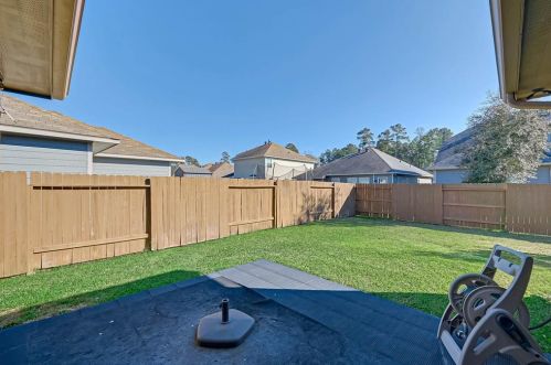 1042 Pleasant Bnd, Conroe TX  77301-1898 exterior