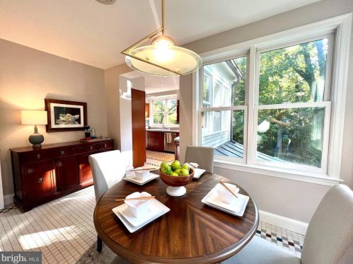 1118 Dl Dr, Silver Spring MD 20910-1601 exterior