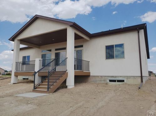 1277 Alta Hacienda Dr, Pueblo, CO 81007-6455
