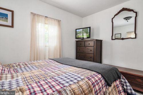 4935 Chestnut St, Shady Side MD 20764-9661 exterior