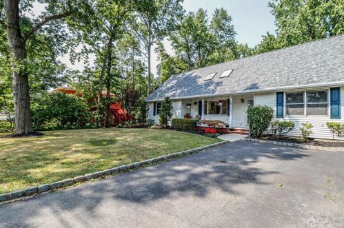 66 Whitman Ave, Metuchen, NJ 08840-2640
