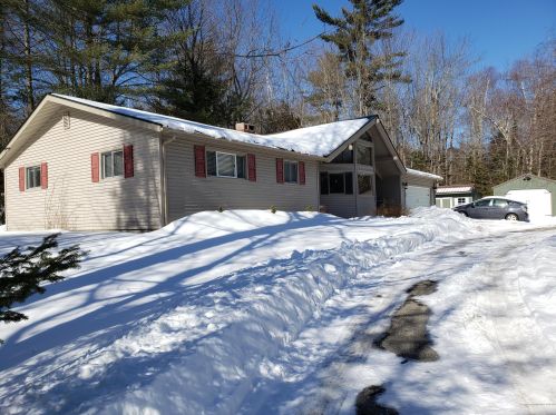 20 Sherwood Forest Dr, Winthrop, ME 04364-3954