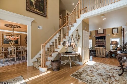 9 Larikat Ln, Sparta, NJ 07871-3043