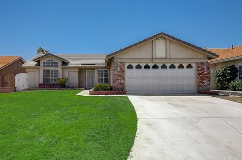 2523 Montecito Dr, Rialto, CA 92377-3667