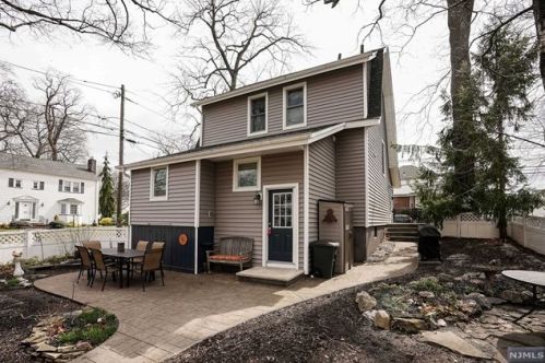 97 Oak Grove Ave, Hasbrouck Heights, NJ 07604-1230