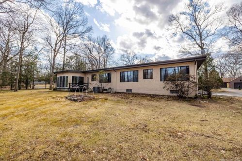 28 Bonita Dr, Huntington CT  06484-5106 exterior