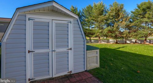 200 Cricklewood Ct, Lancaster PA  17603-2173 exterior