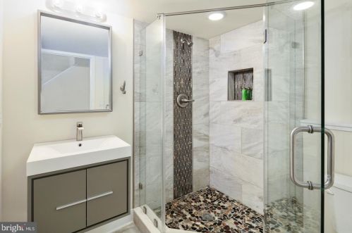 1315 20 St, Philadelphia PA 19146-4303 exterior