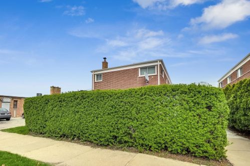 8337 Kimball Ave, Skokie, IL 60076-2926
