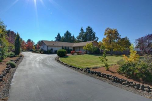 2780 Lone Pine Rd, Medford, OR 97504-5603