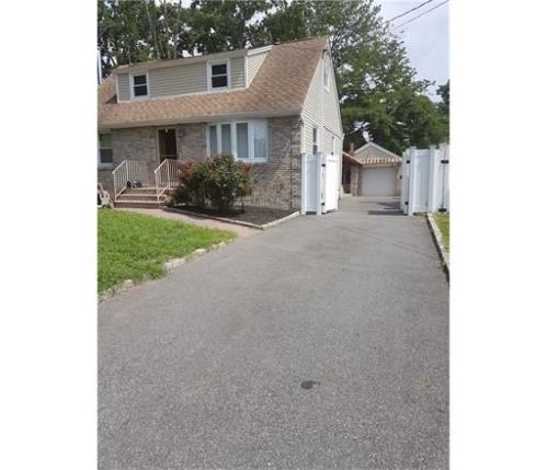118 Cornell St, Avenel, NJ 07001-1835