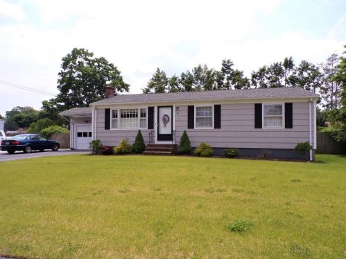 66 Hobbs Rd, Warwick, RI 02889-3206