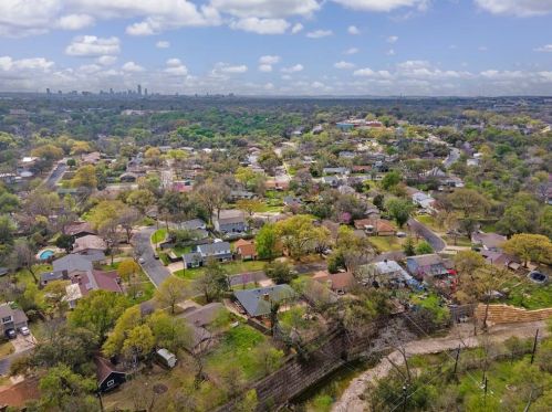 2608 Dunbarton Dr, Austin TX  78723-2233 exterior