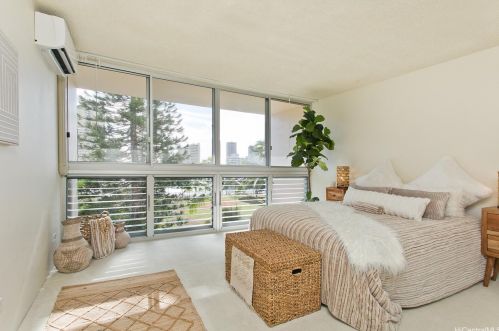 500 University Ave, Honolulu HI  96826-4904 exterior