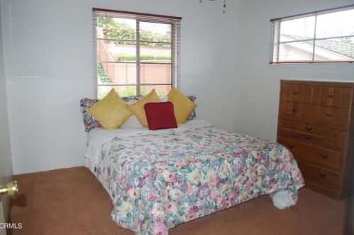 5042 Carolyn Way, Glendale CA  91214-1061 exterior