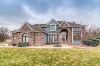 1302 Phoenix Cir, Omaha, NE 68046-7033