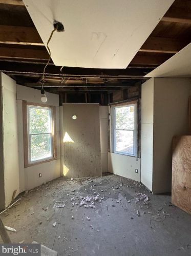 129 63rd St, Philadelphia PA 19142-2303 exterior