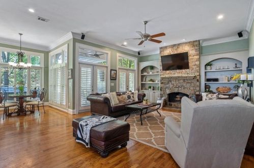 2507 Brookline Cir, Atlanta GA  30319-3690 exterior
