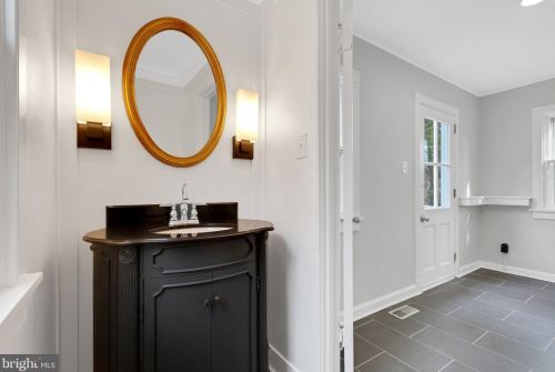 241 Kings Hwy, Tavistock NJ 08033-1981 exterior