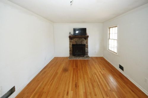 5223 Birdlake Dr, Lilburn, GA 30047-7100