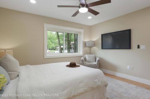 29 Manchester Ct, Tinton Falls NJ 07701-5490 exterior