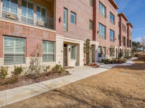 101 Decker Ct, Irving, TX 75062-2703
