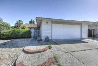 32684 Lake Mead Dr, Fremont, CA 94555-1062