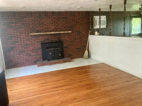 3 Rossi St, Warwick, RI 02886-0773