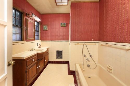 1512 Glenwood Rd, Glendale CA  91201-1838 exterior