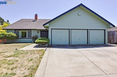 3835 Oakes Dr, Hayward, CA 94542-1720