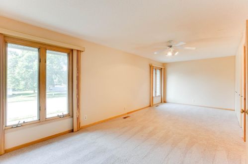 1726 Flamingo Dr, Saint Paul MN  55122-1143 exterior