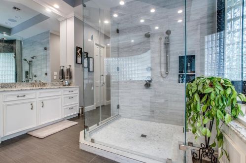 2 Wedgewood Blvd, Conroe TX  77304-1349 exterior