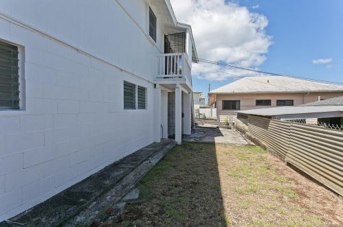 1781 Puowaina Dr, Honolulu HI  96813-1735 exterior