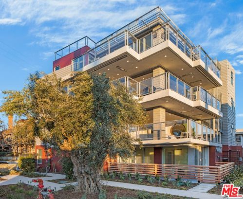 401 Ocean Ave, Santa Monica CA  90402-1625 exterior