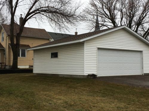 104 Bluejay Ave, Mayer, MN 55360-2121
