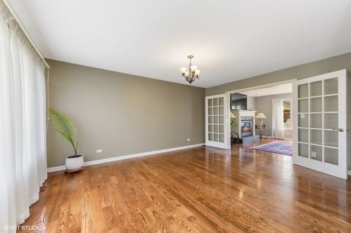 444 Arlington Heights Rd, Arlington Hts, IL 60005-1933