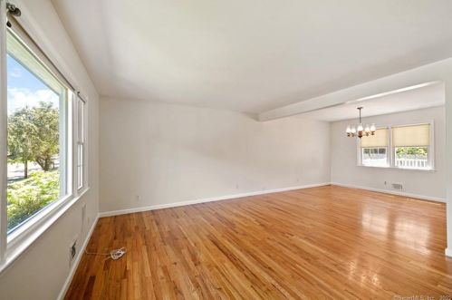 26 Cambridge Dr, Greenwich CT  06831-4134 exterior