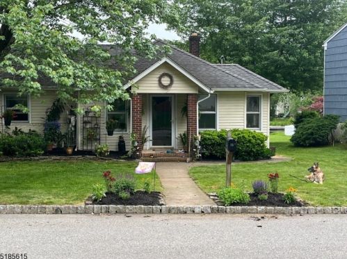 15 Lake Rd, Chatham Township, NJ 07928-1526