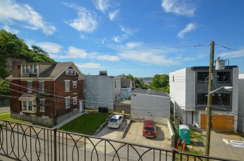 206 Hastings St, Cincinnati OH 45219-1420 exterior