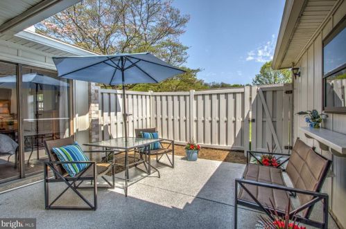 189 Valleybrook Dr, Lancaster PA  17601-4620 exterior