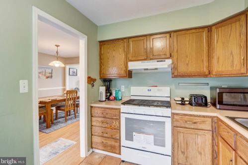 4 Crawford Ct, Trenton NJ  08690-3618 exterior