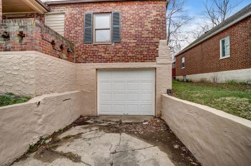 2033 Dallas Ave, Cincinnati OH  45239-4752 exterior