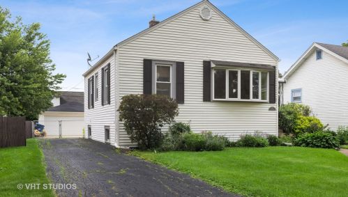 139 Pick Ave, Elmhurst, IL 60126-3015