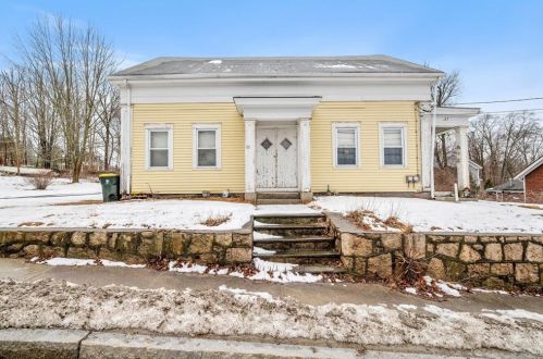 111 Main St, Glocester, RI 02859-3164